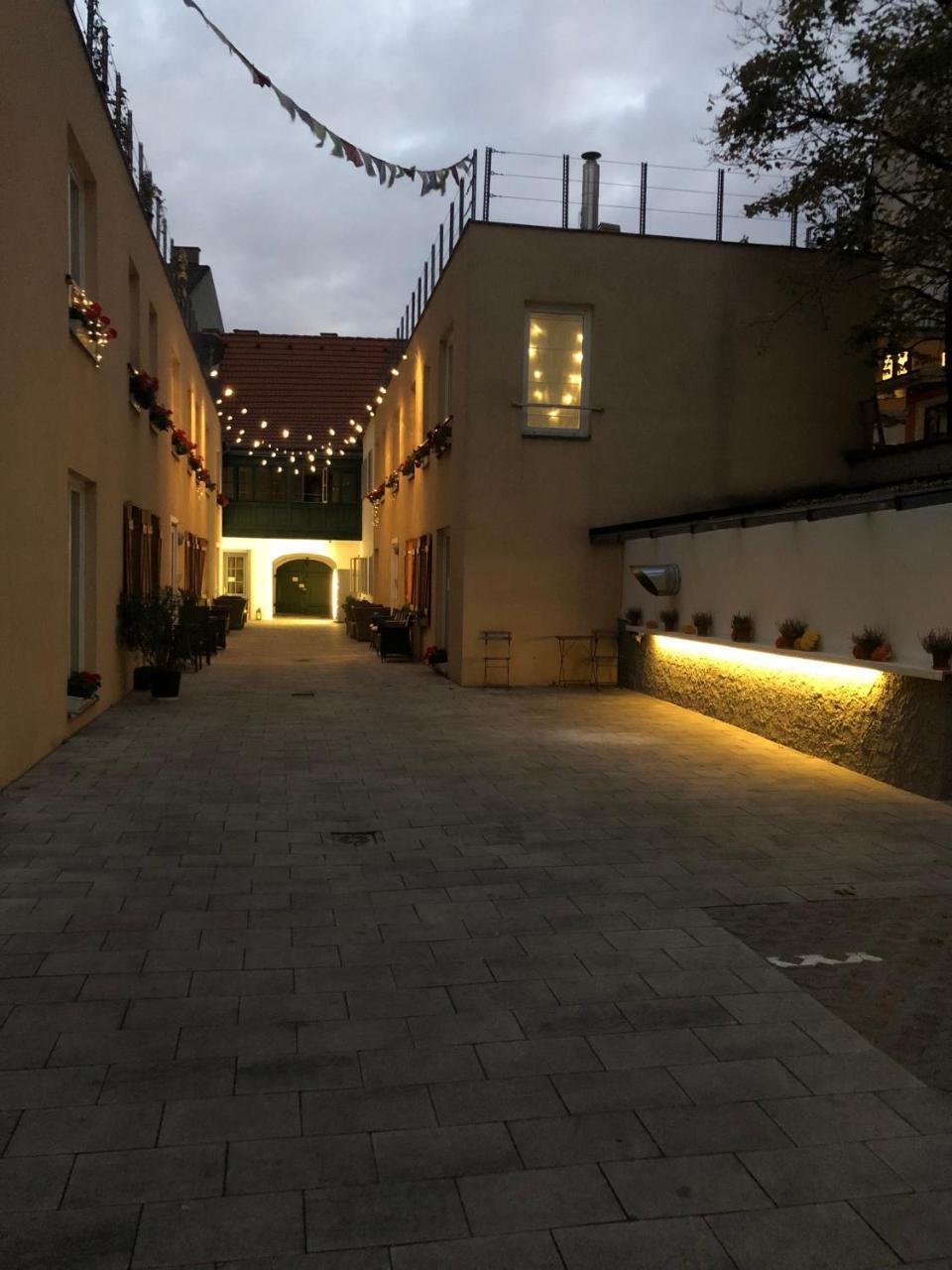 Boutique Hostel - Zum Goldenen Kegel Viena Exterior foto